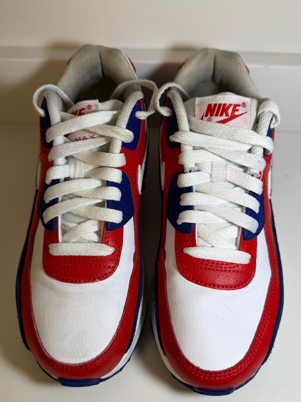 Nike Youth White, Red & Blue Athletic Sneakers - Size 5Y (Fit’s Women Size 6.5)